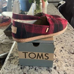 Toms classic red plaid felt shoes